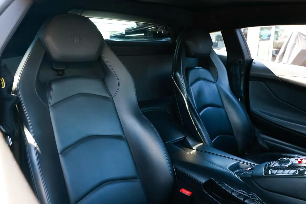 Lamborghini Aventador  2012