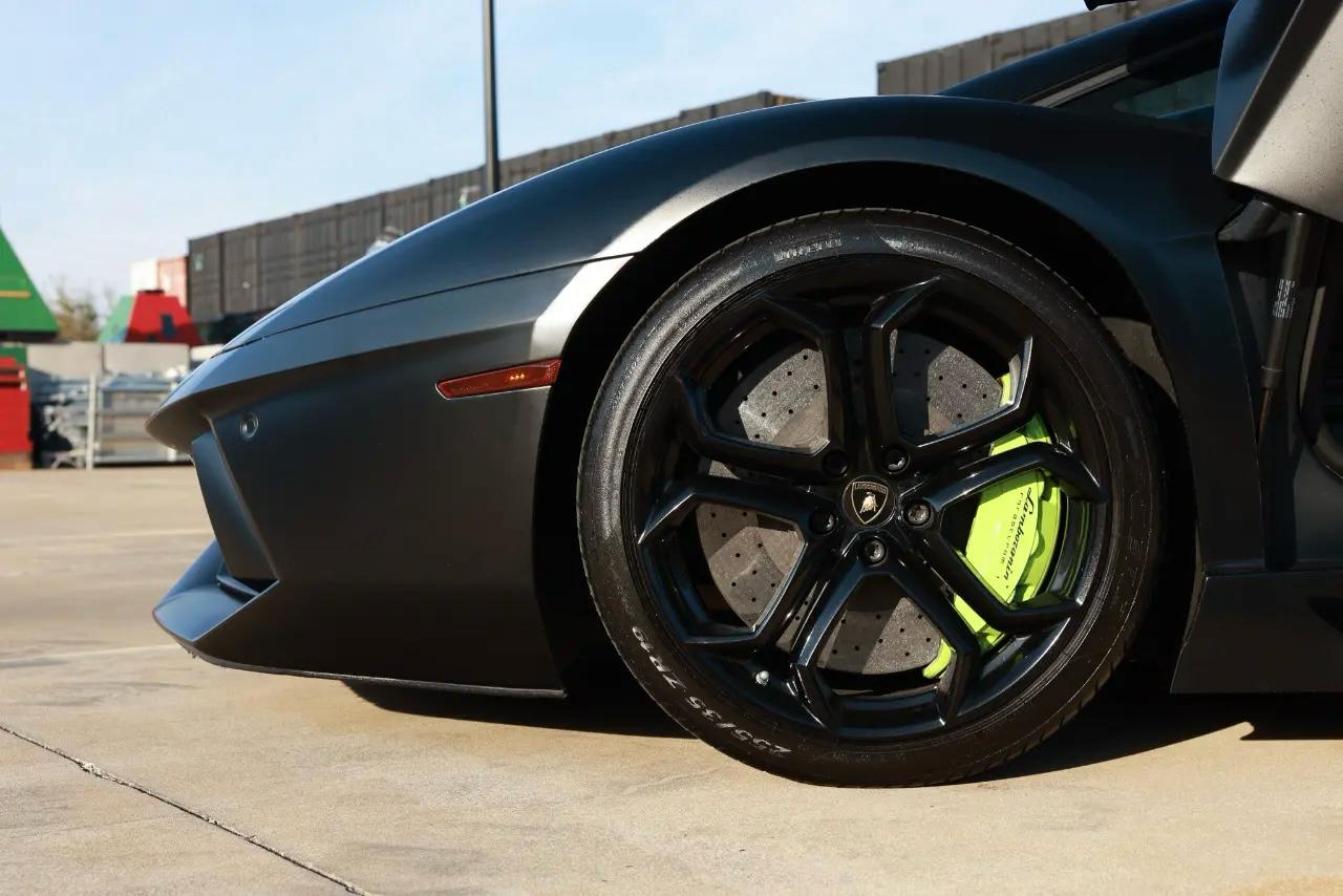 Lamborghini Aventador  2012