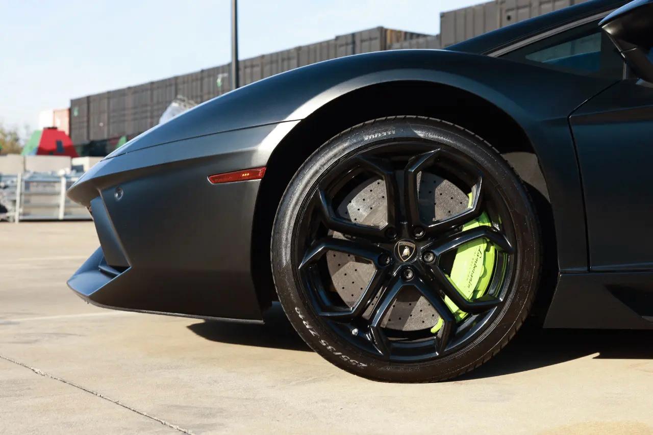 Lamborghini Aventador  2012