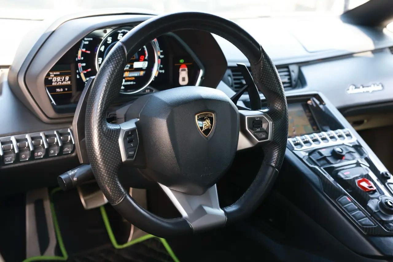 Lamborghini Aventador  2012