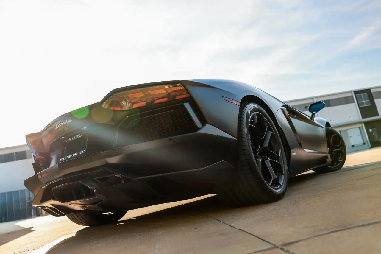 Lamborghini Aventador  2012