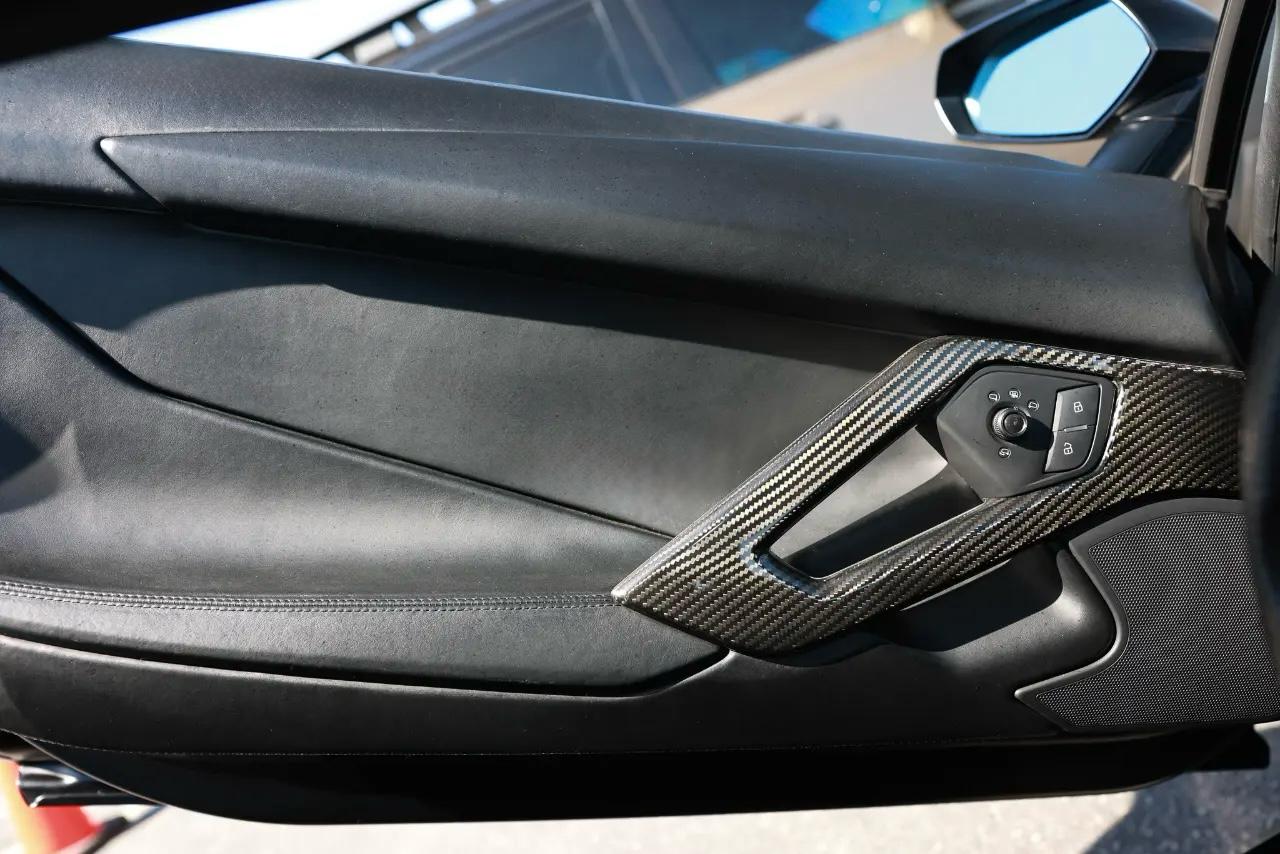 Lamborghini Aventador  2012