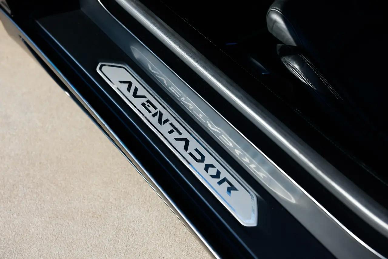 Lamborghini Aventador  2012