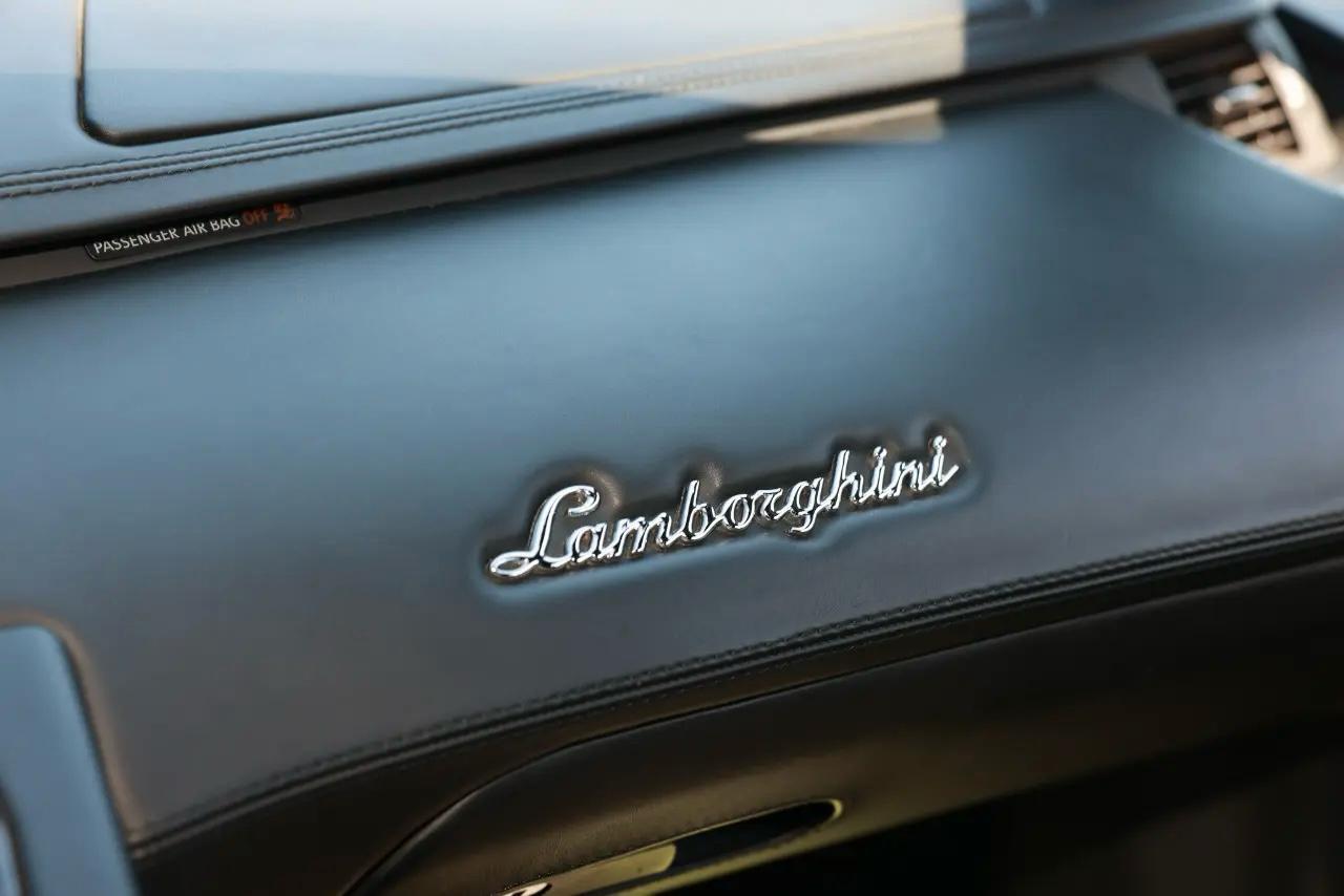 Lamborghini Aventador  2012