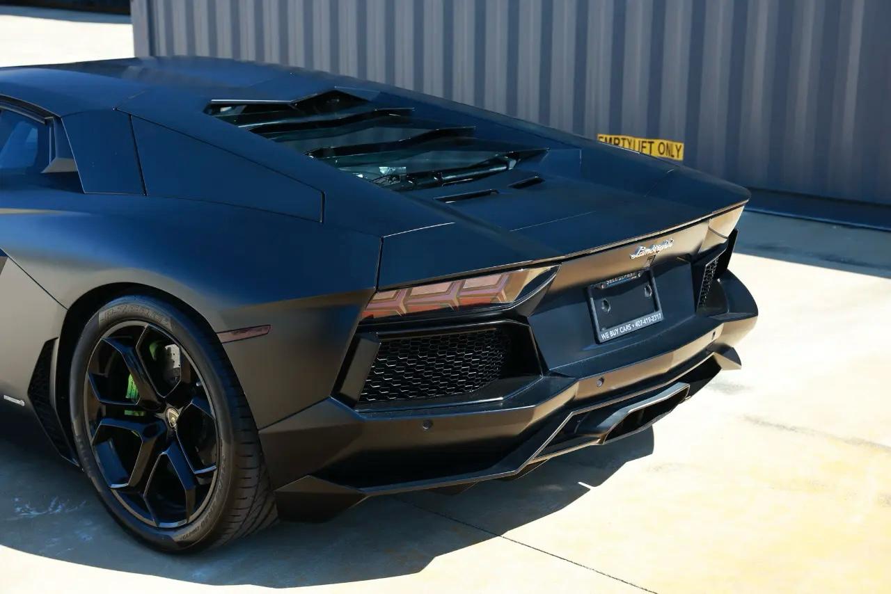 Lamborghini Aventador  2012