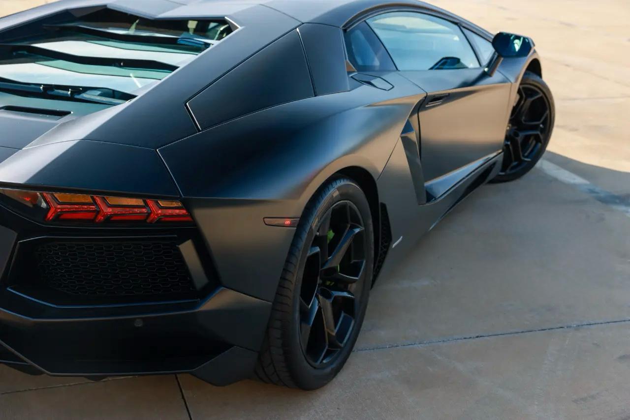 Lamborghini Aventador  2012