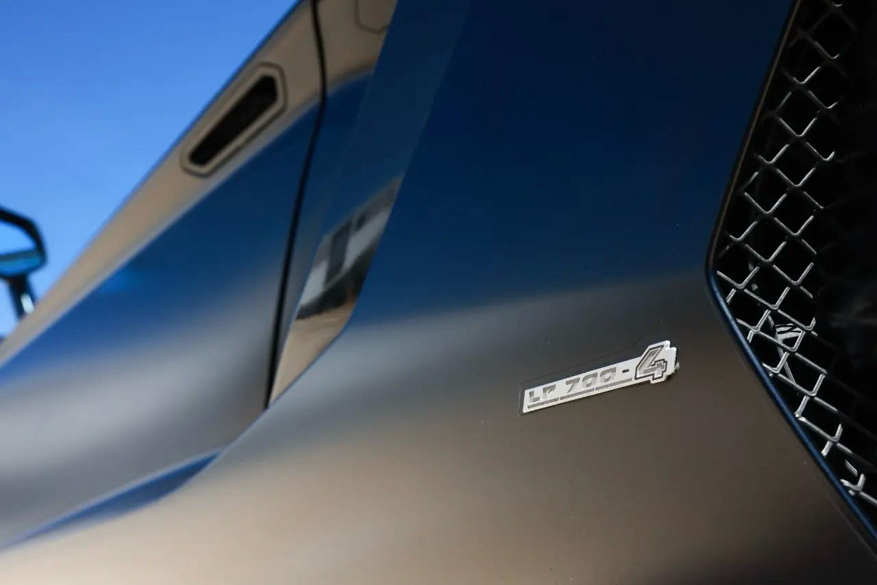 Lamborghini Aventador  2012