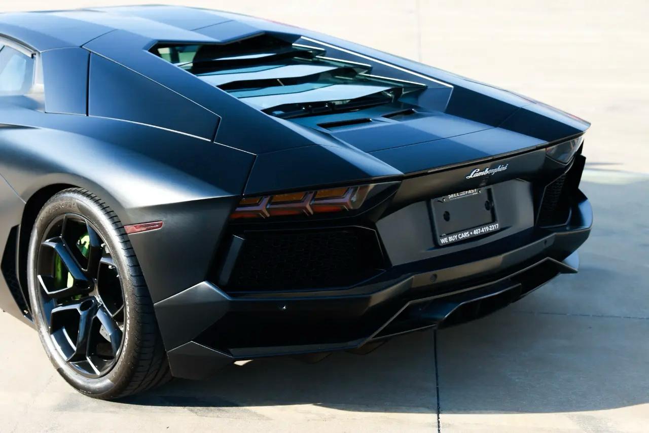 Lamborghini Aventador  2012
