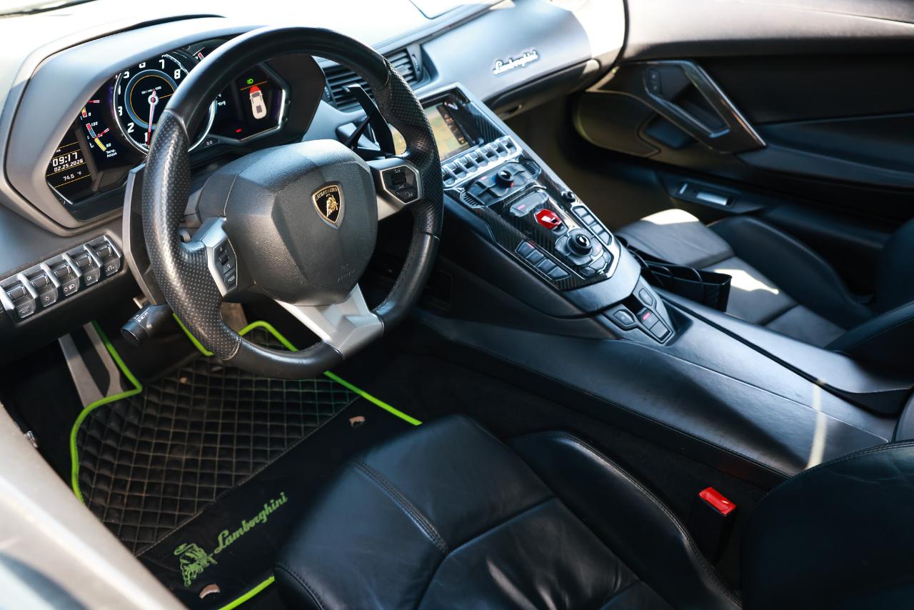 Lamborghini Aventador  2012