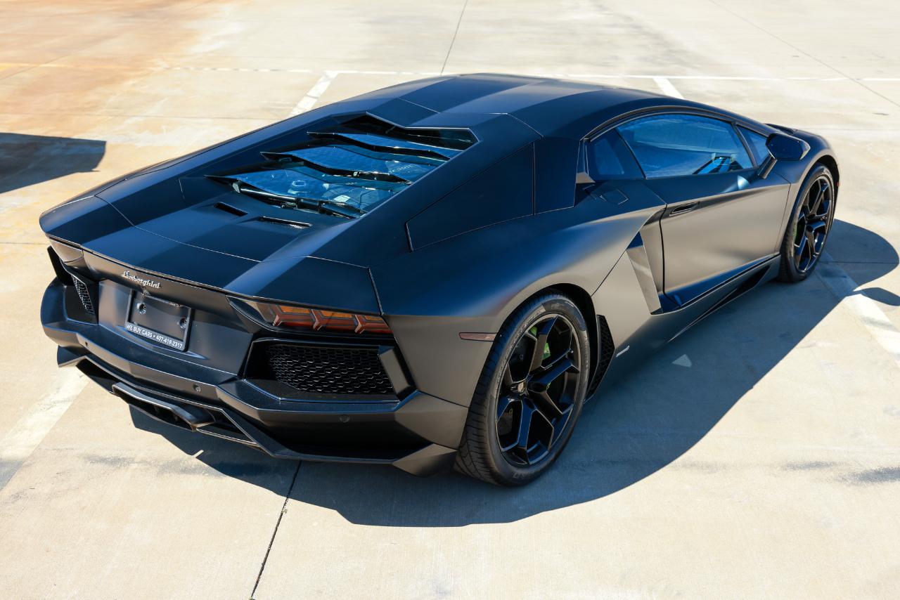 Lamborghini Aventador  2012