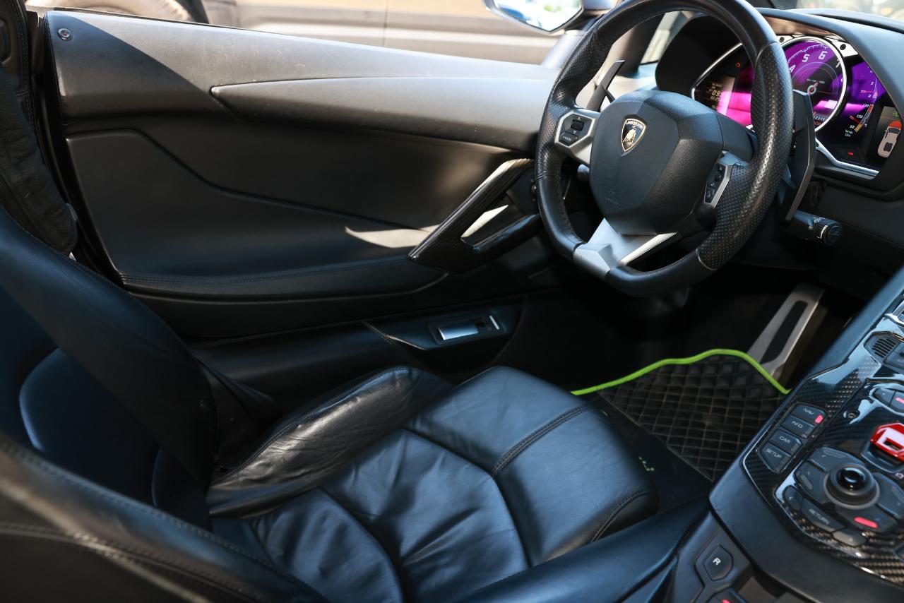 Lamborghini Aventador  2012