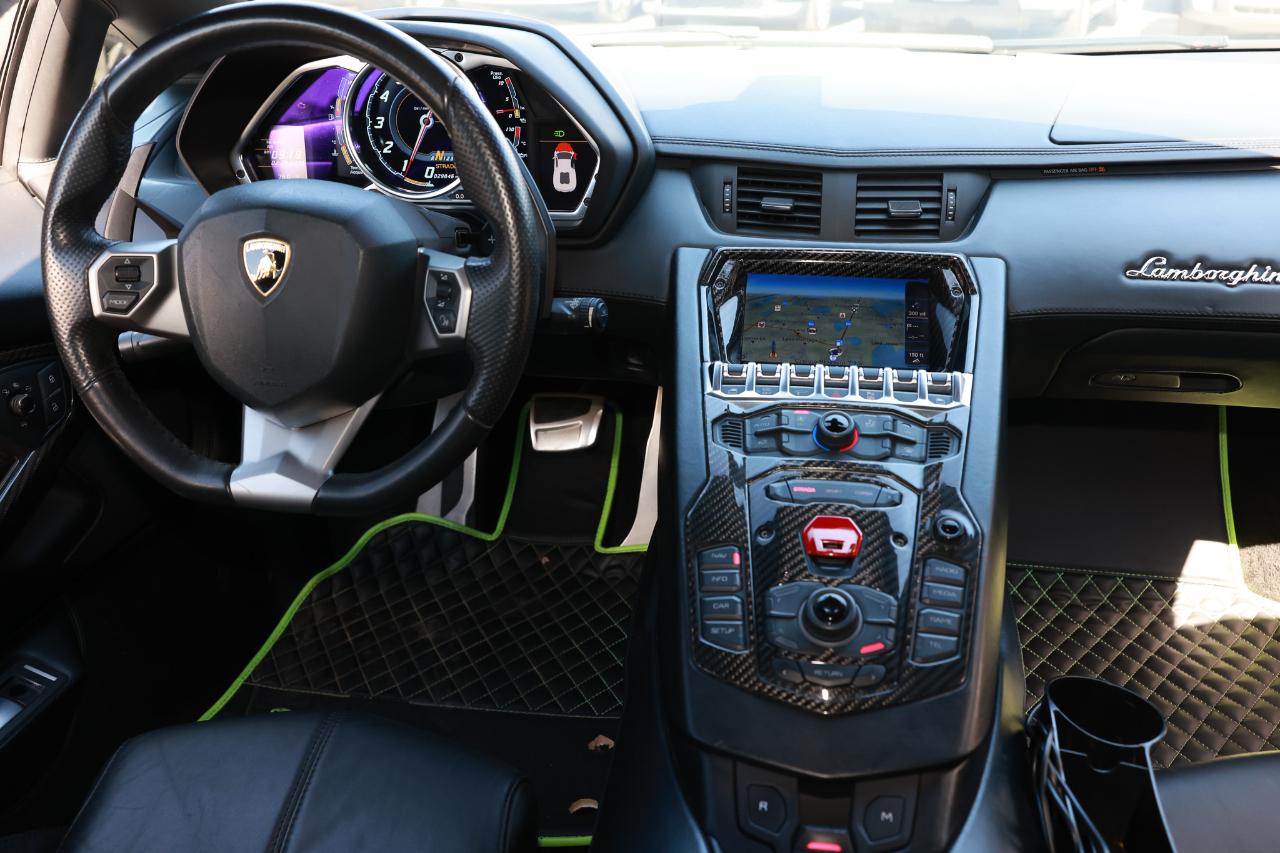 Lamborghini Aventador  2012