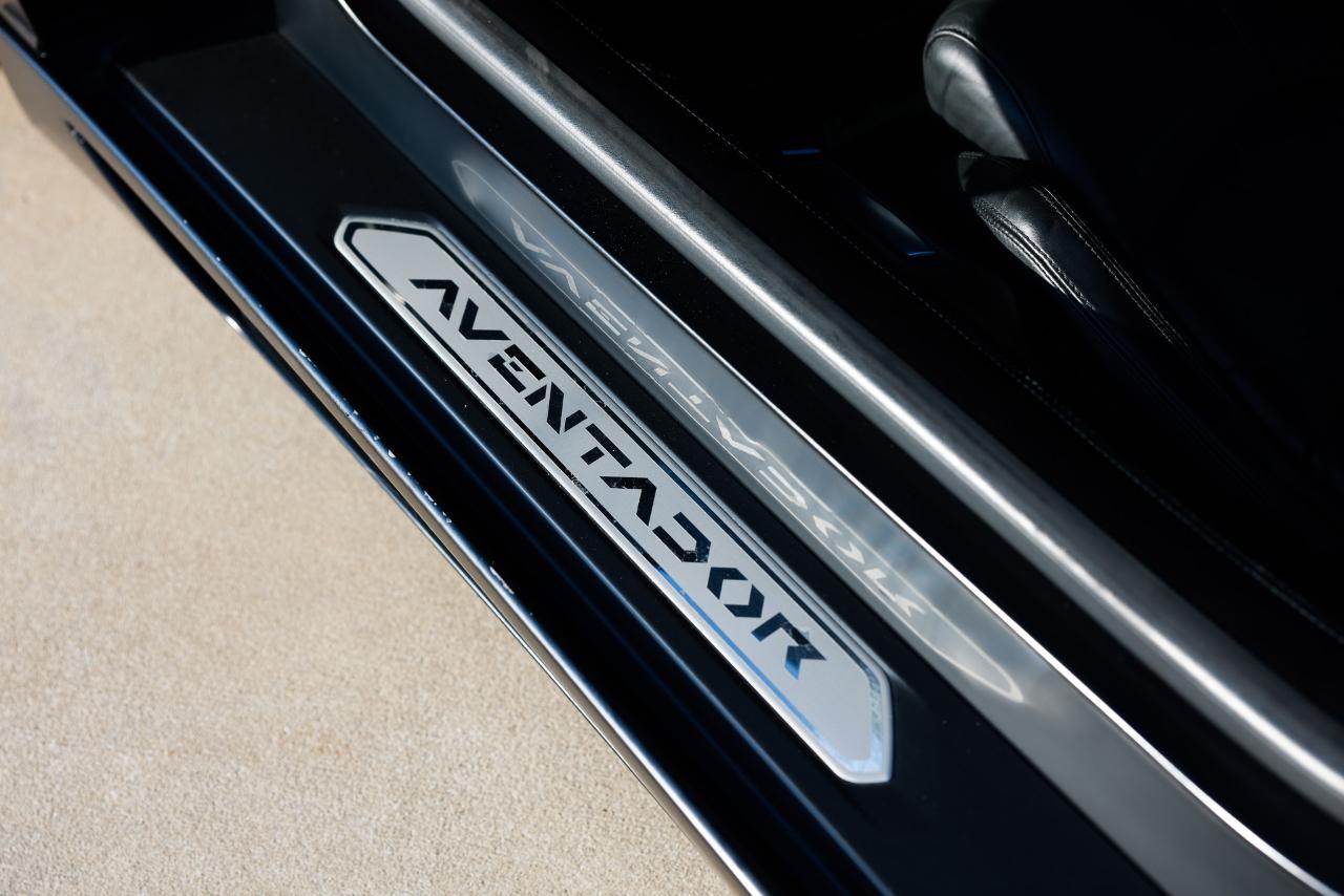 Lamborghini Aventador  2012