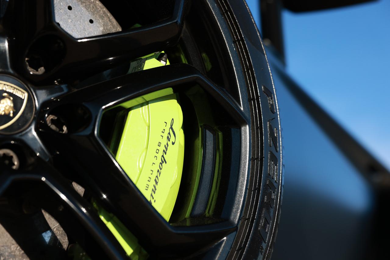 Lamborghini Aventador  2012