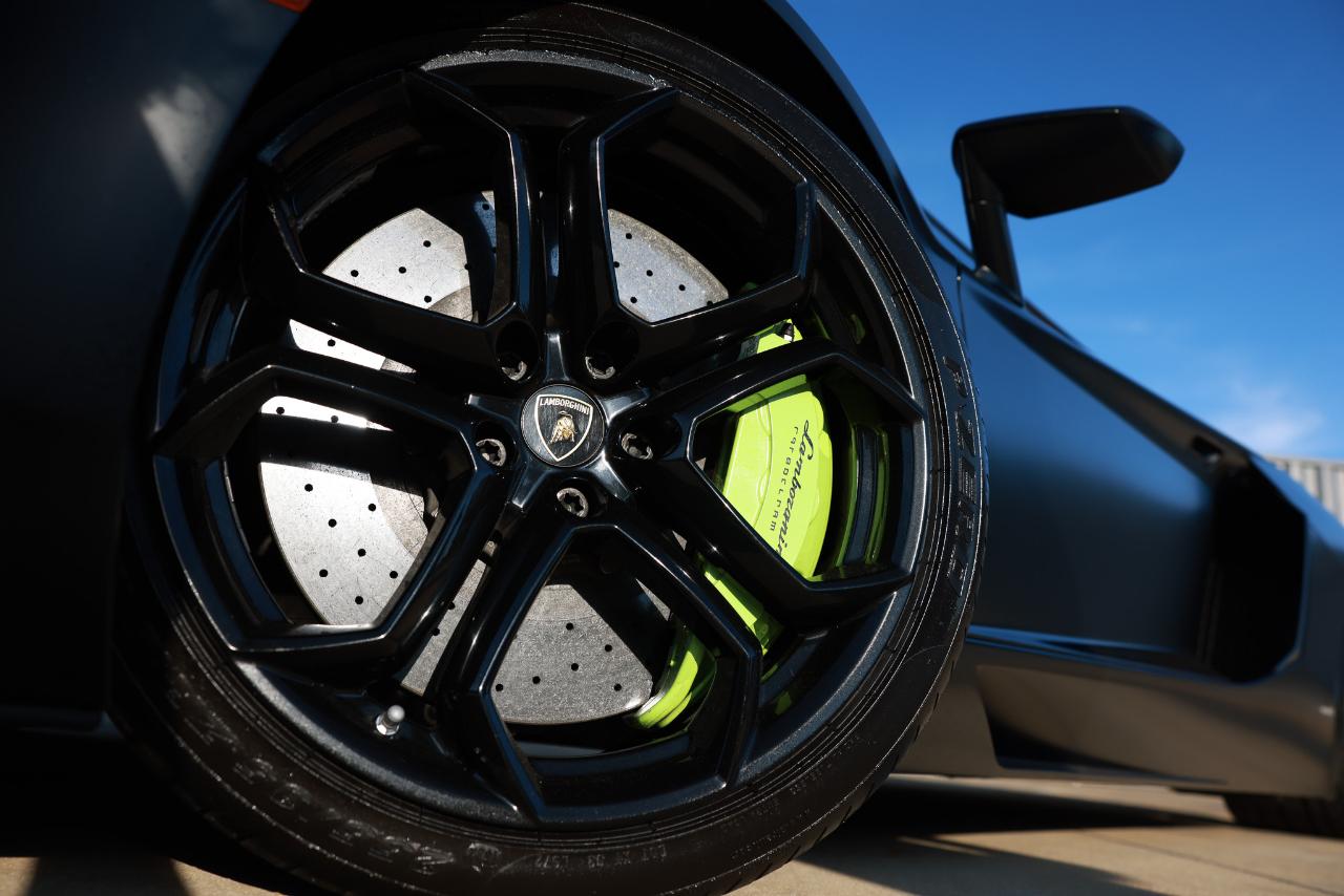 Lamborghini Aventador  2012