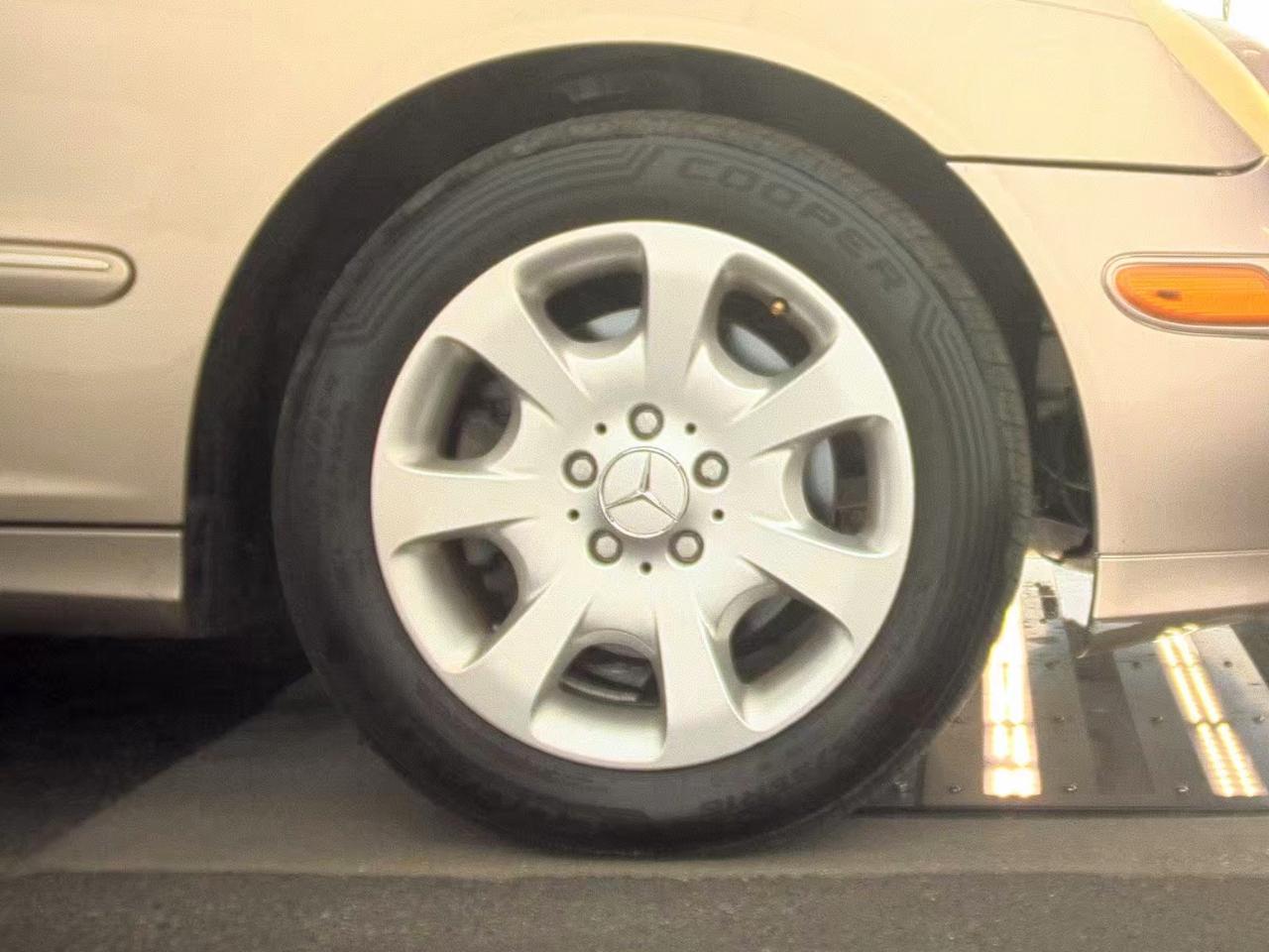 Mercedes-Benz C-Class  2005