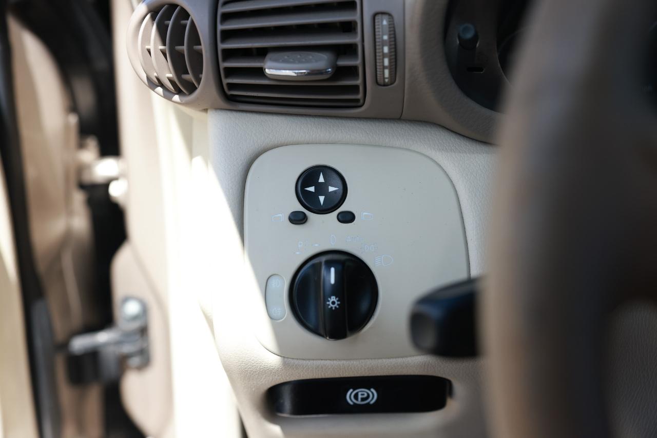 Mercedes-Benz C-Class  2005