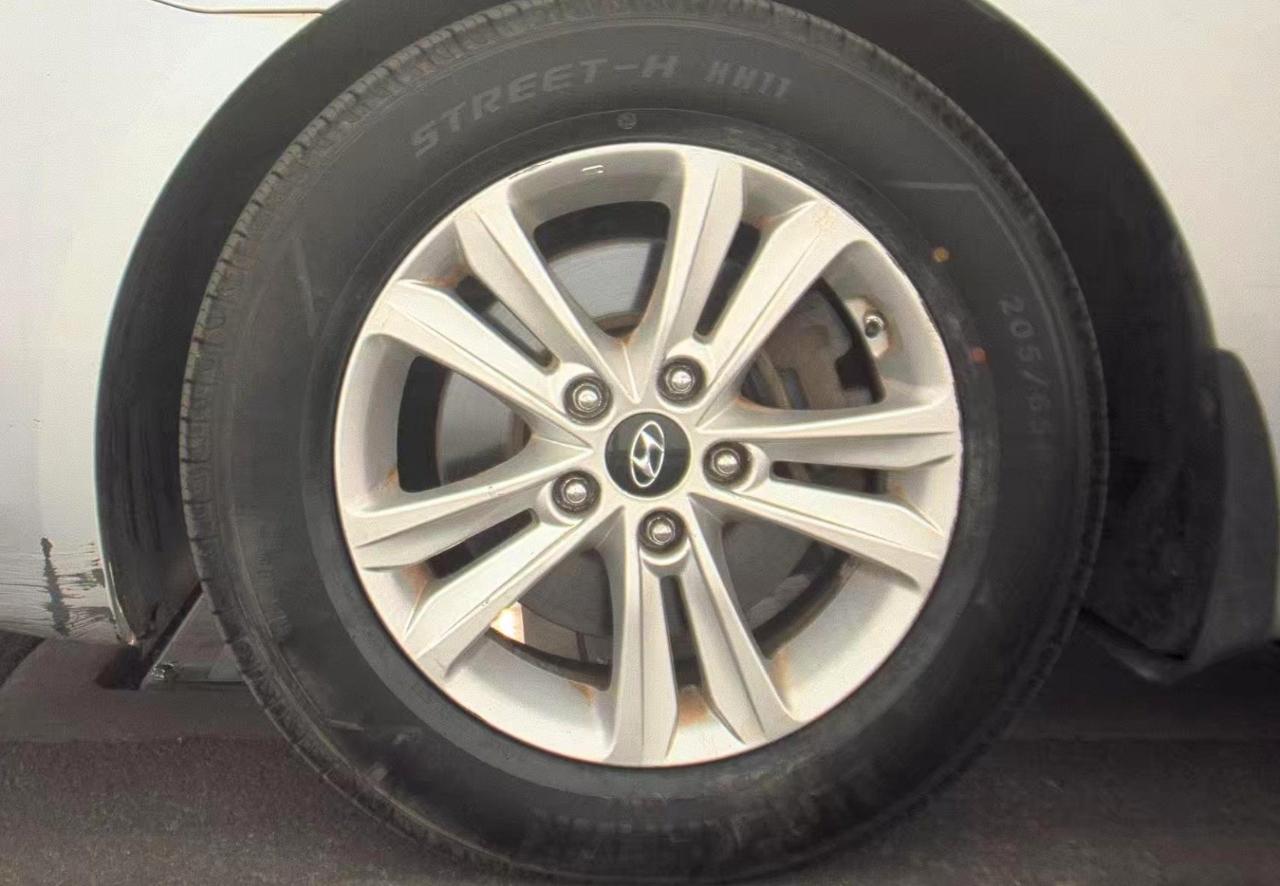 Hyundai Sonata  2011