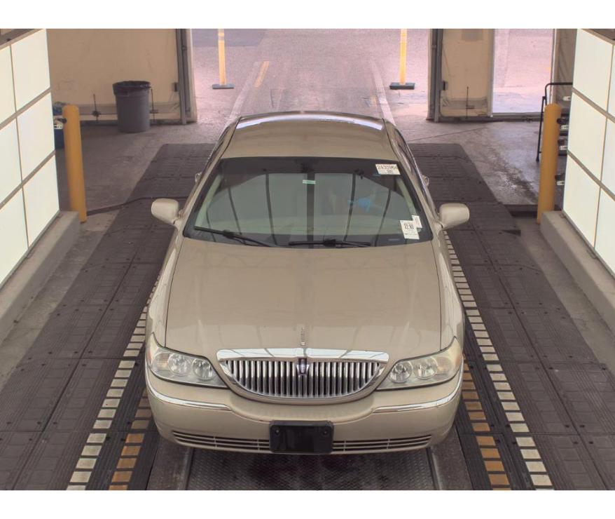 Lincoln Town Car  2005