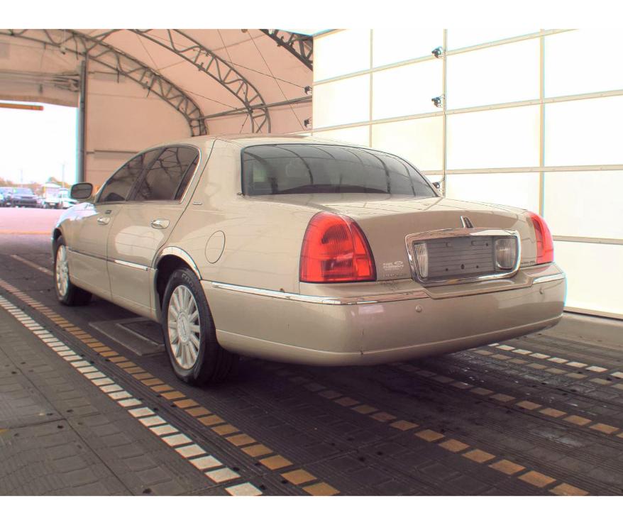 Lincoln Town Car  2005