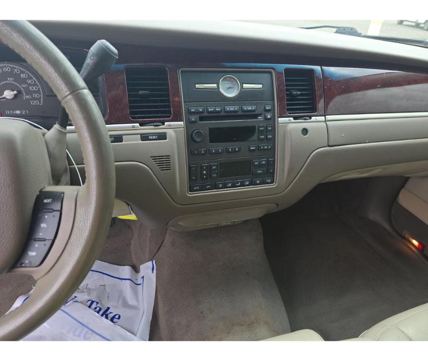 Lincoln Town Car  2005
