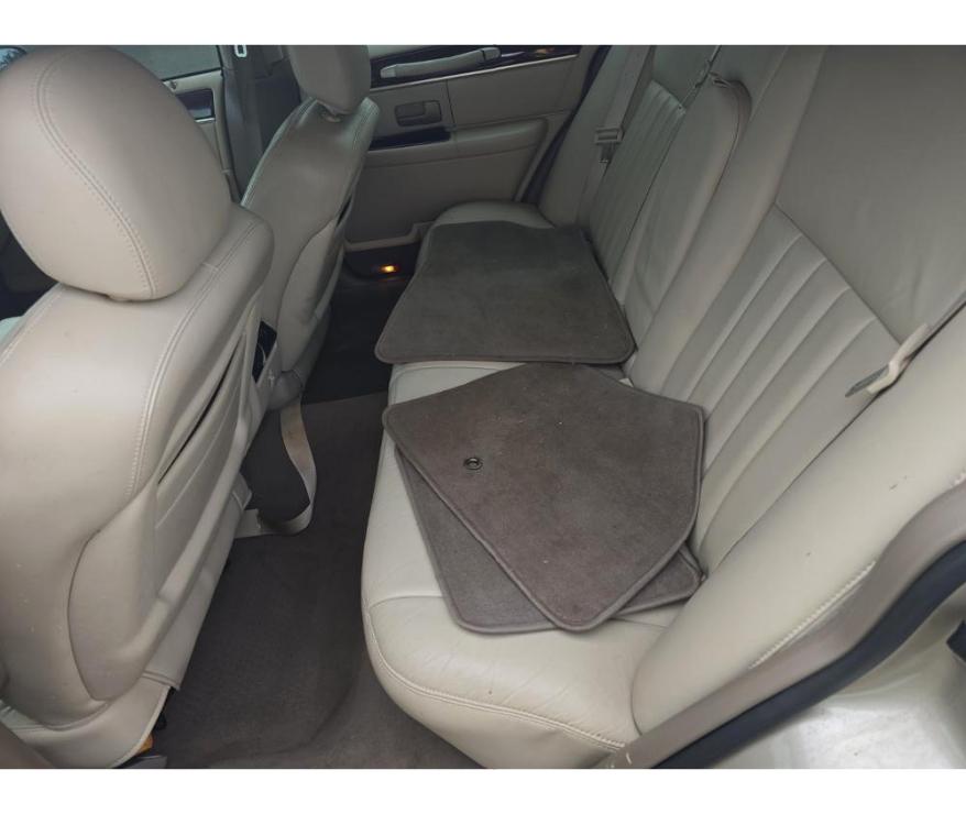 Lincoln Town Car  2005