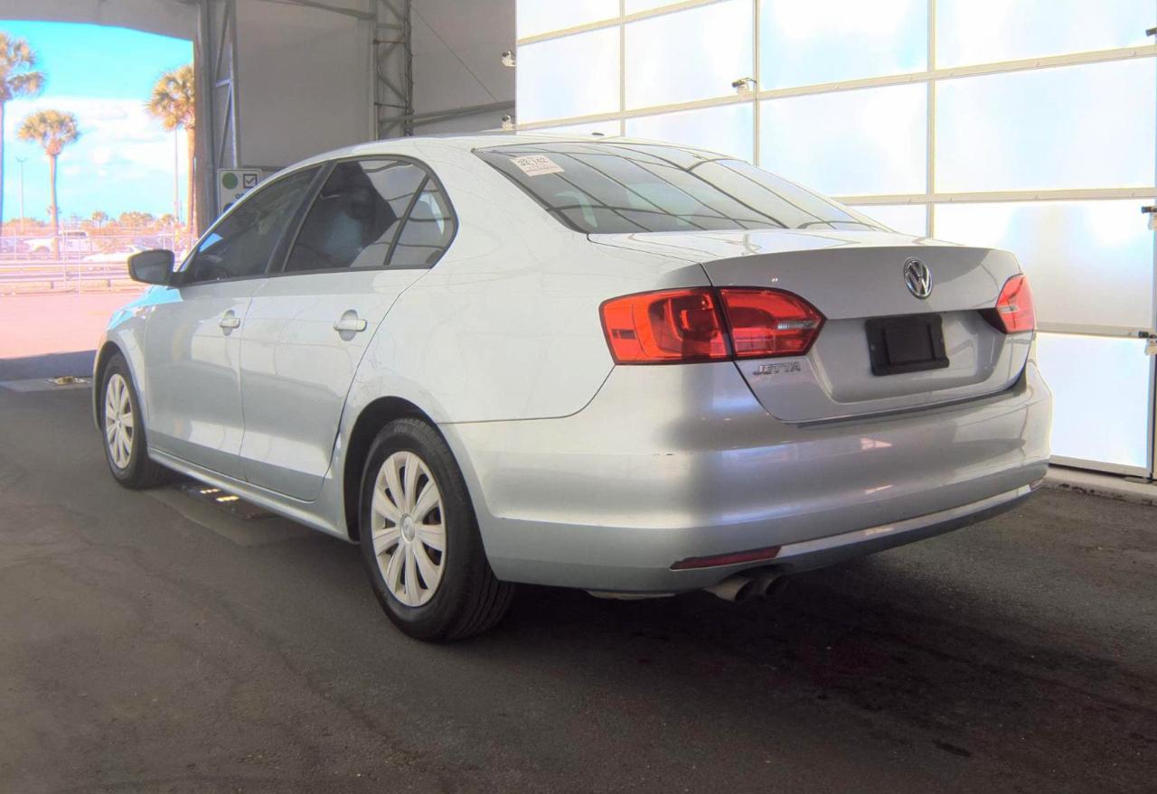 Volkswagen Jetta Sedan  2012