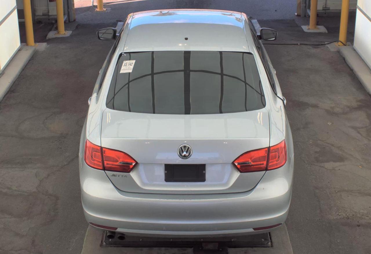 Volkswagen Jetta Sedan  2012