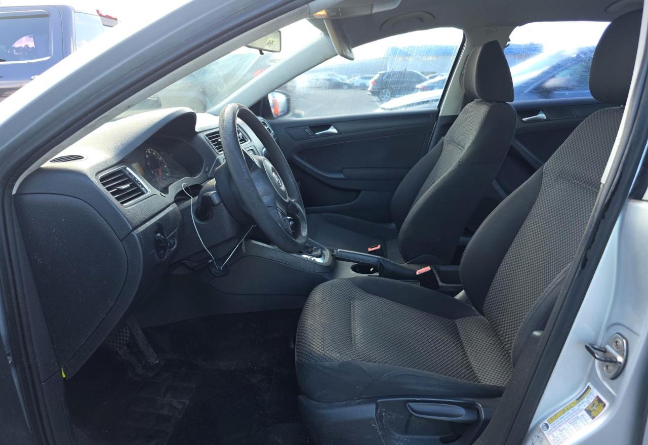 Volkswagen Jetta Sedan  2012