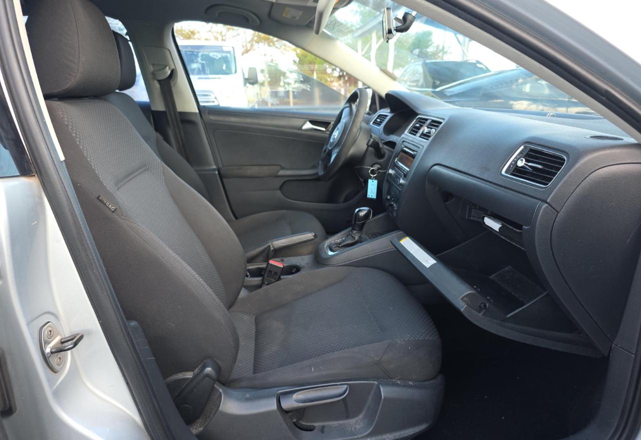 Volkswagen Jetta Sedan  2012