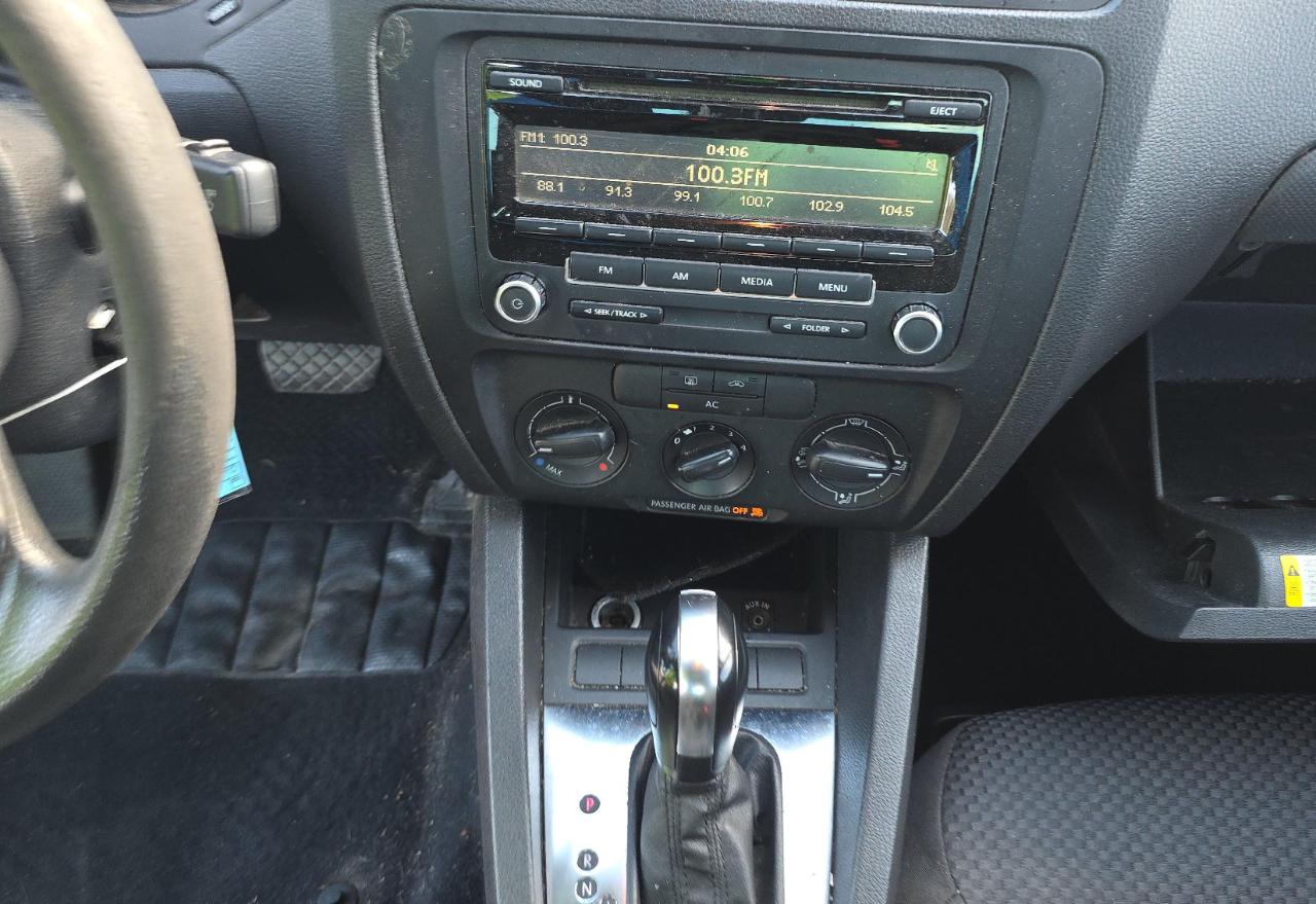 Volkswagen Jetta Sedan  2012