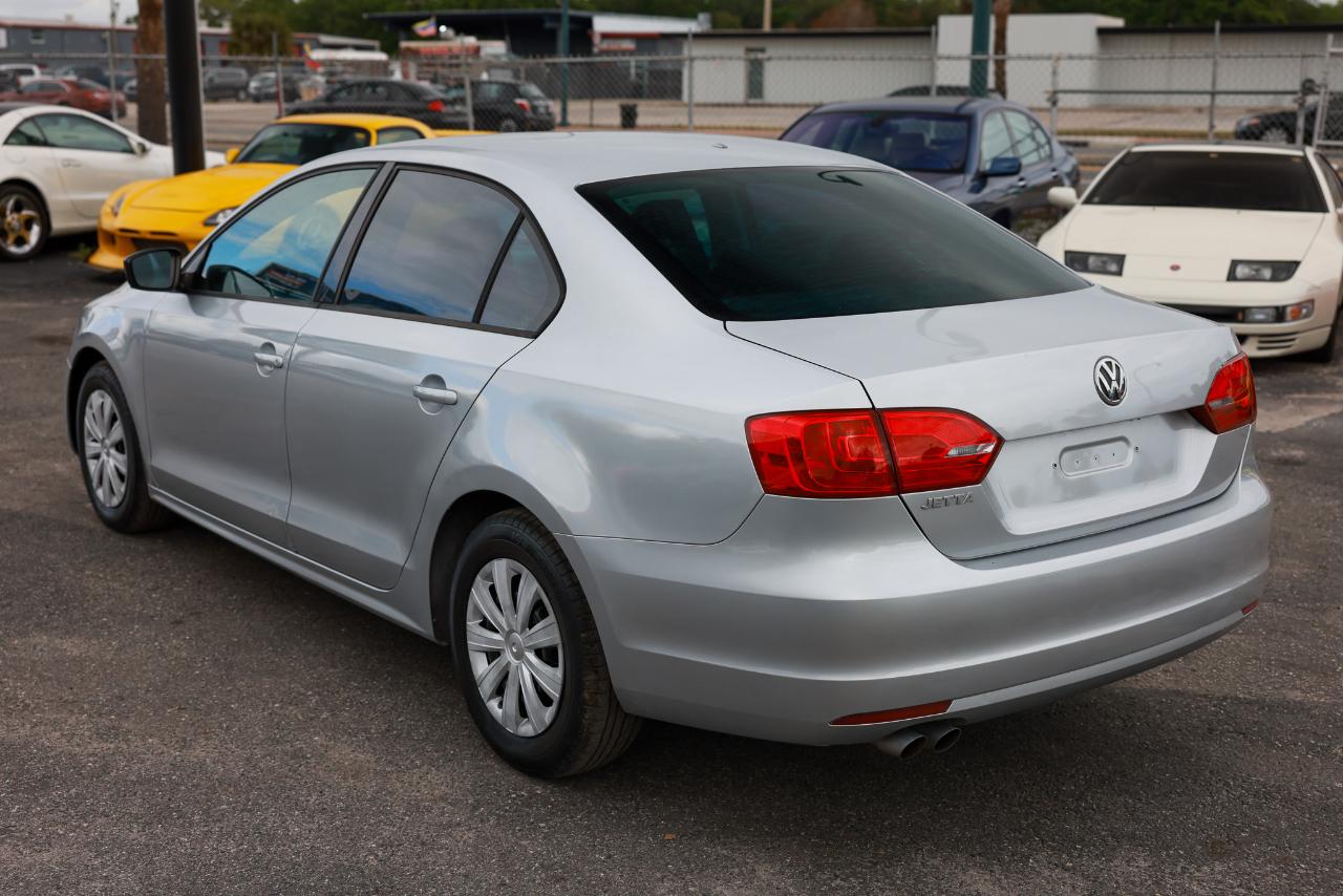 Volkswagen Jetta Sedan  2012