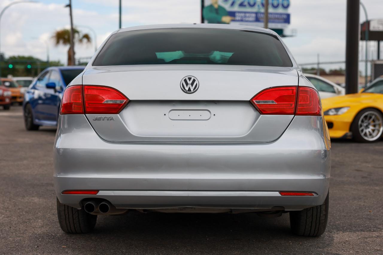 Volkswagen Jetta Sedan  2012