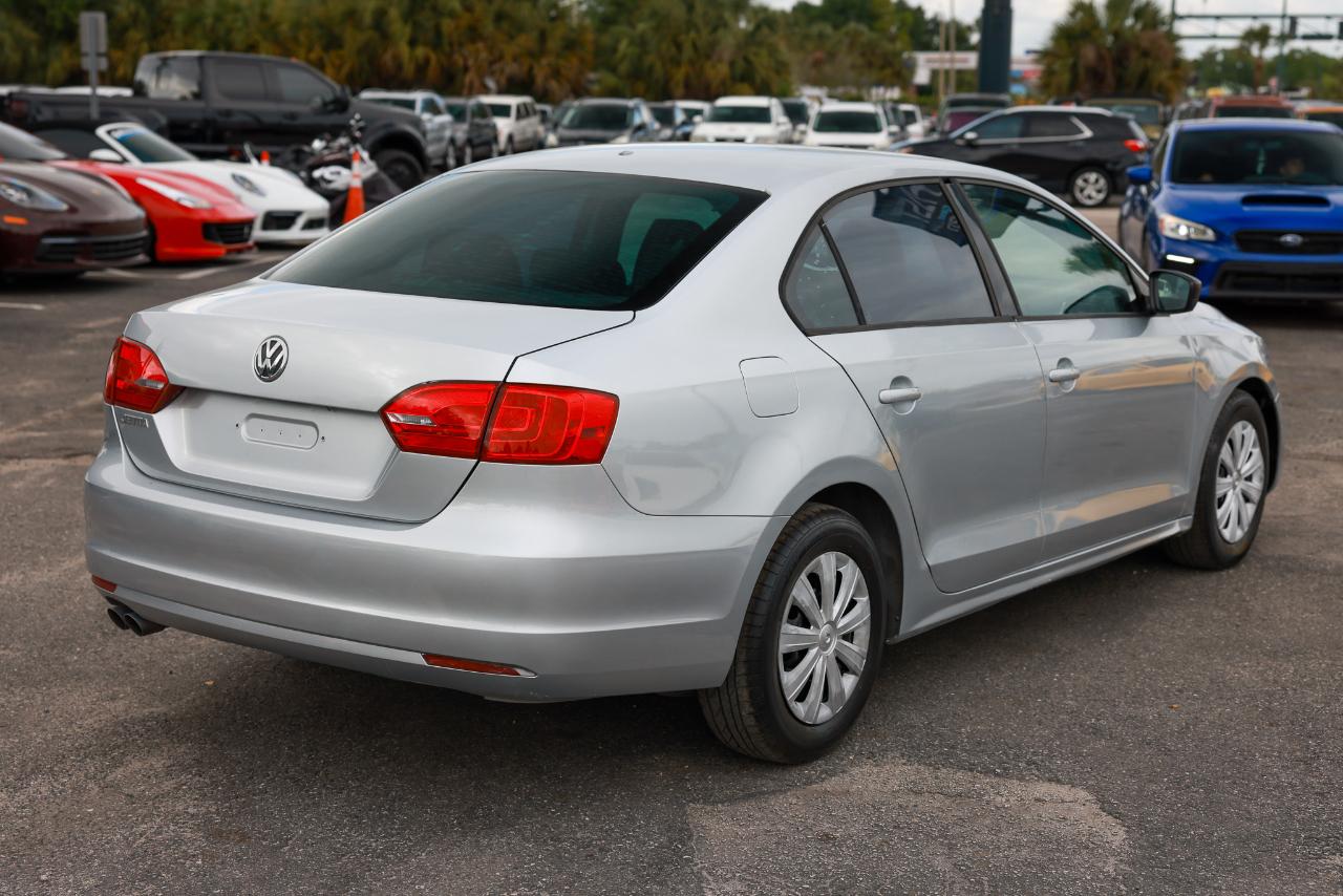 Volkswagen Jetta Sedan  2012