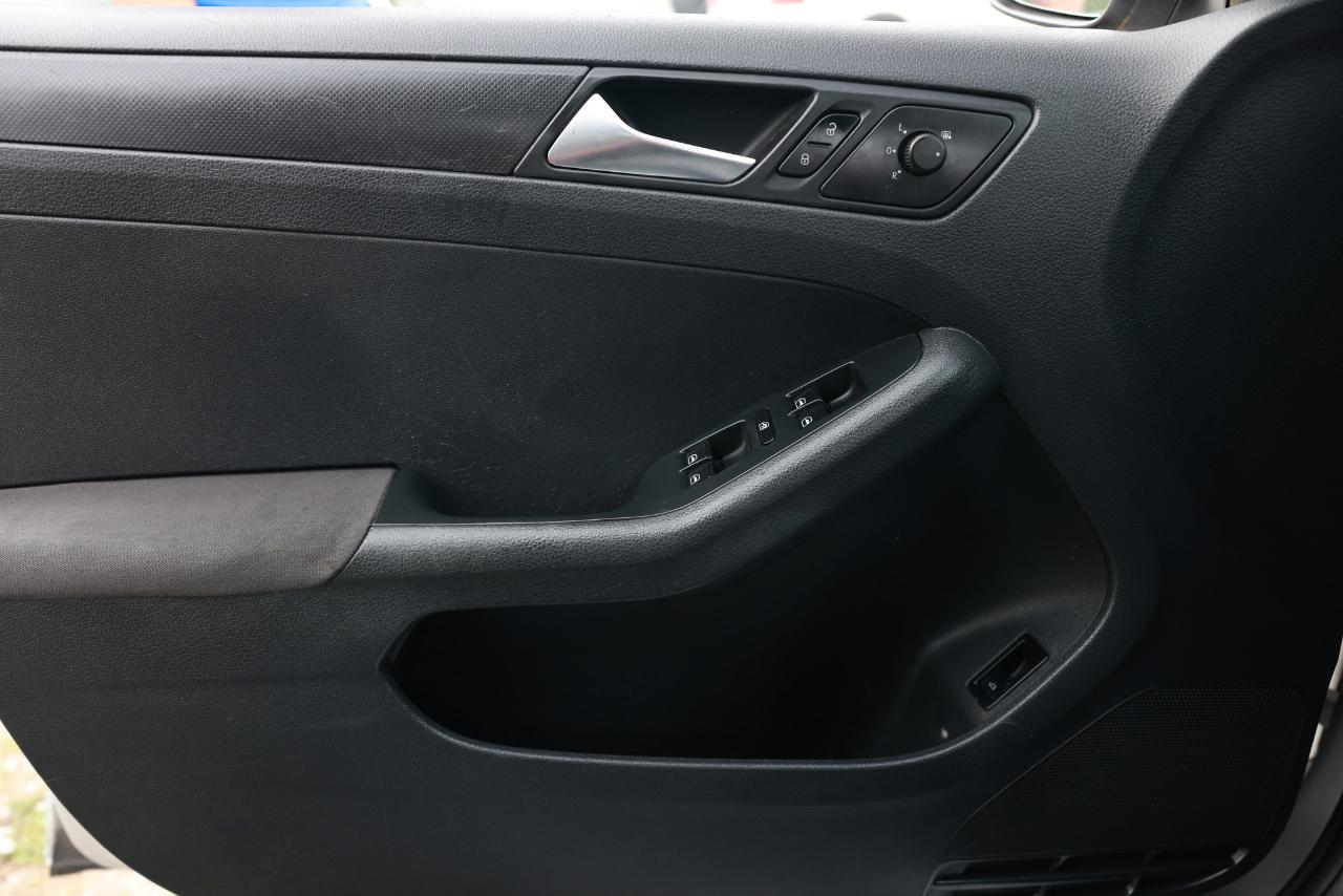 Volkswagen Jetta Sedan  2012