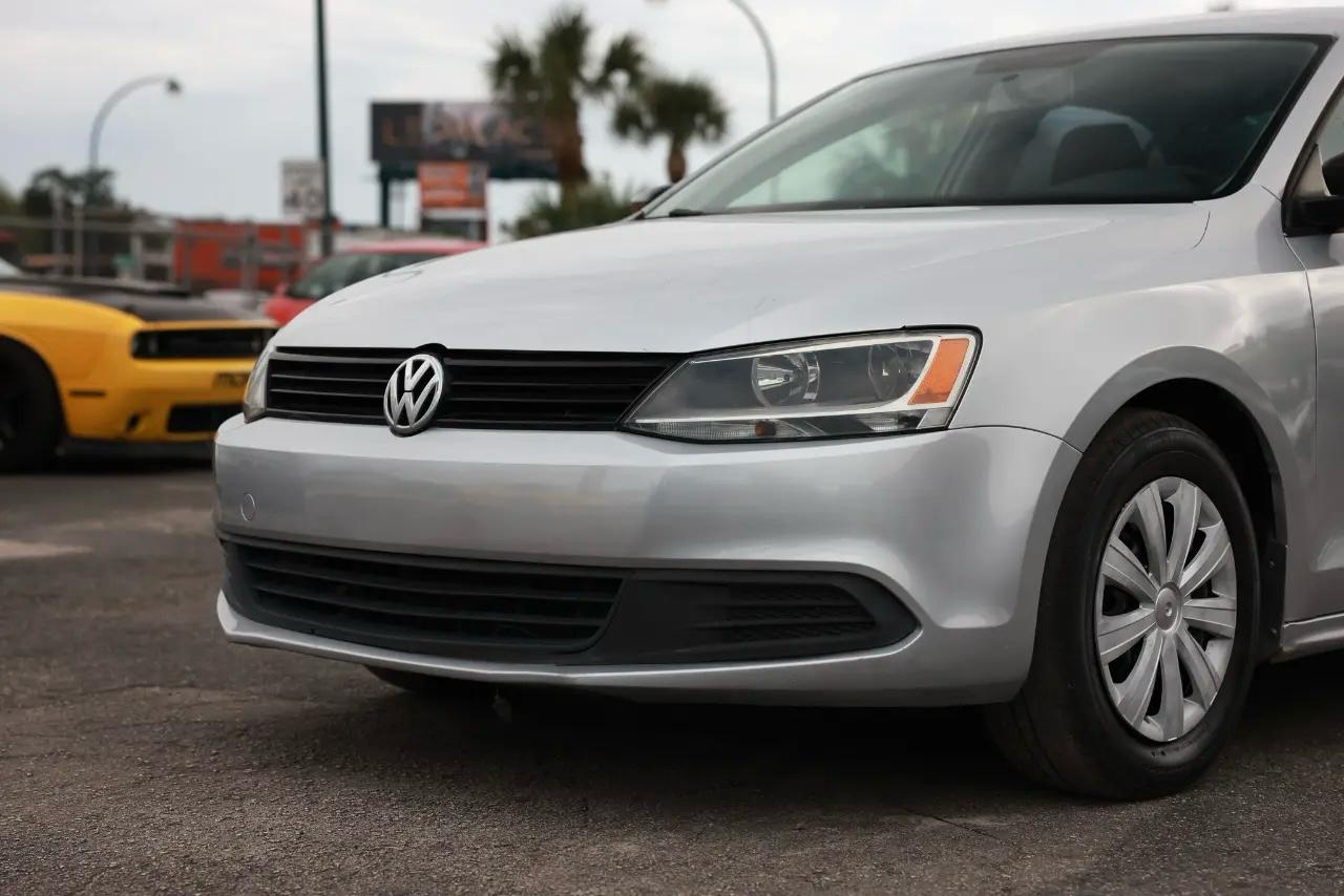 Volkswagen Jetta Sedan  2012