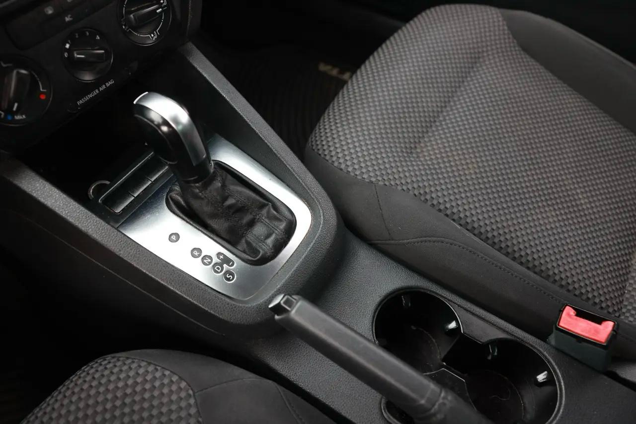 Volkswagen Jetta Sedan  2012