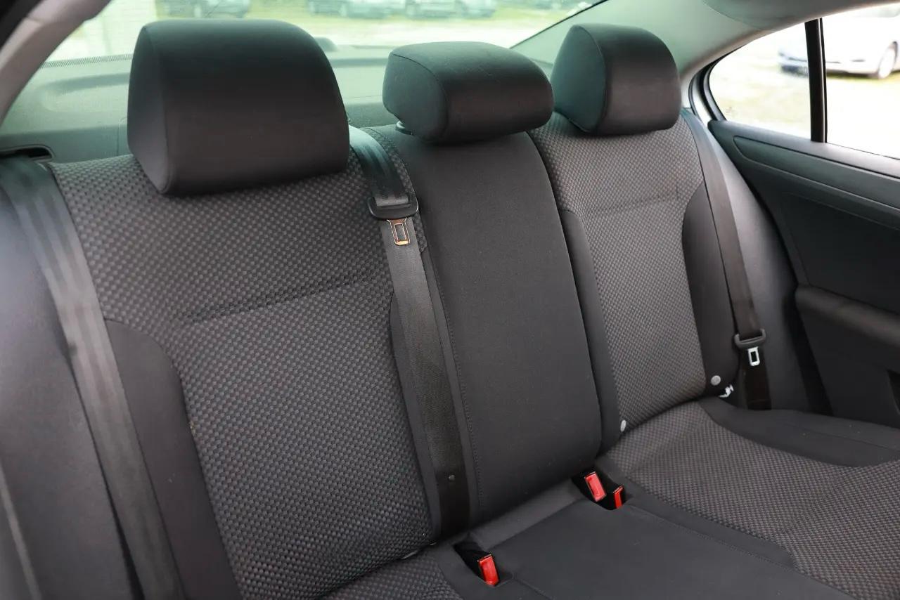 Volkswagen Jetta Sedan  2012