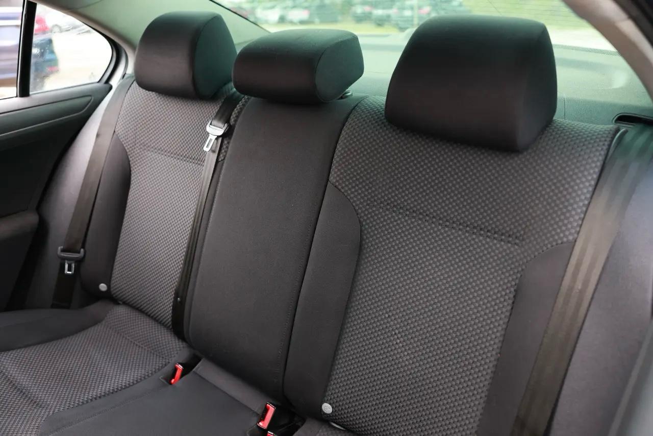 Volkswagen Jetta Sedan  2012