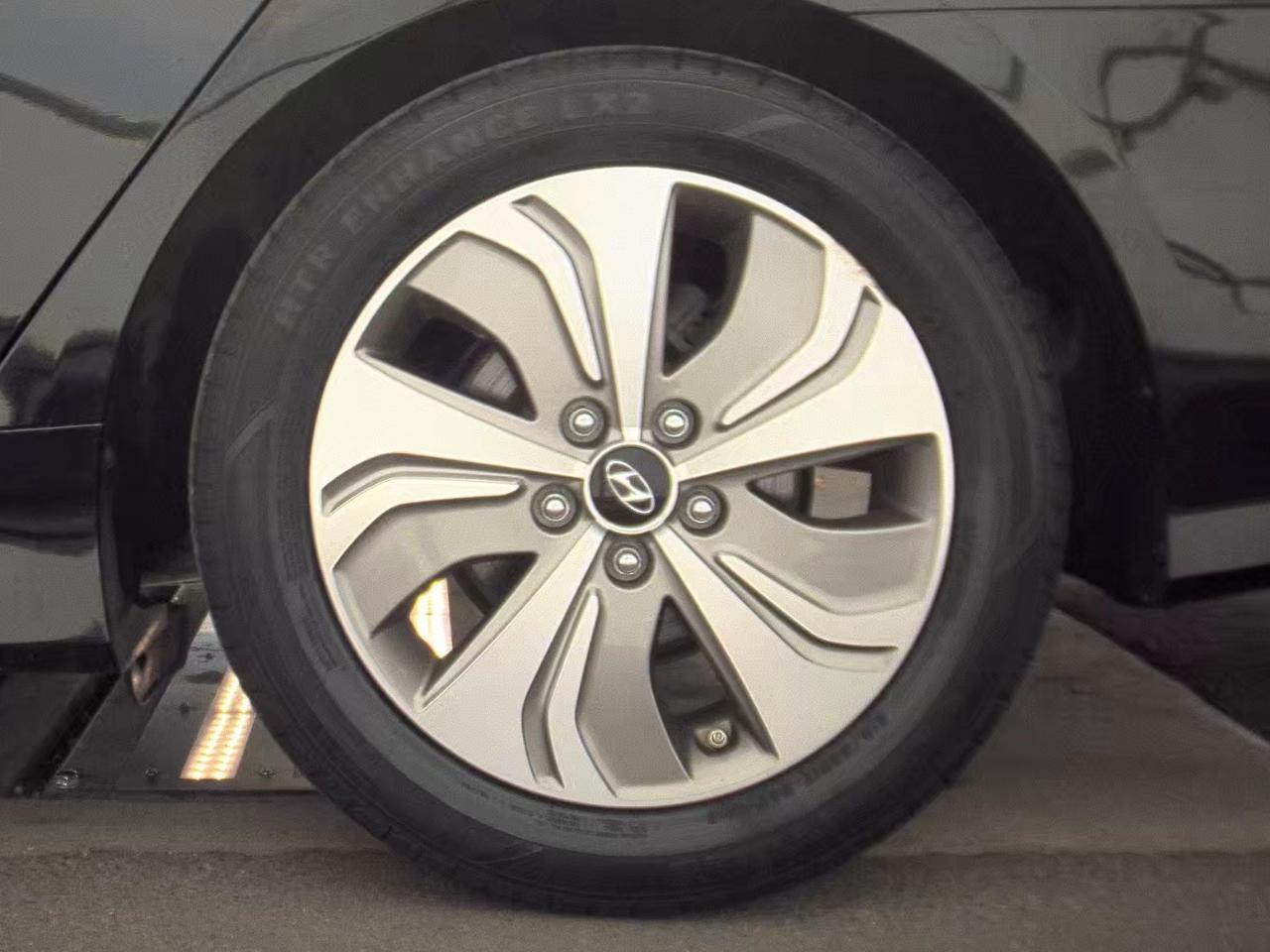 Hyundai Sonata Hybrid  2014