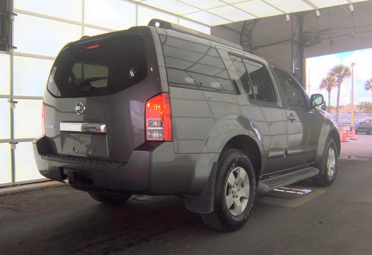 Nissan Pathfinder  2005