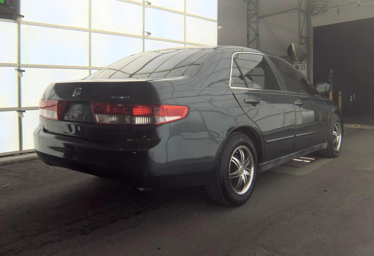 Honda Accord Sdn  2004