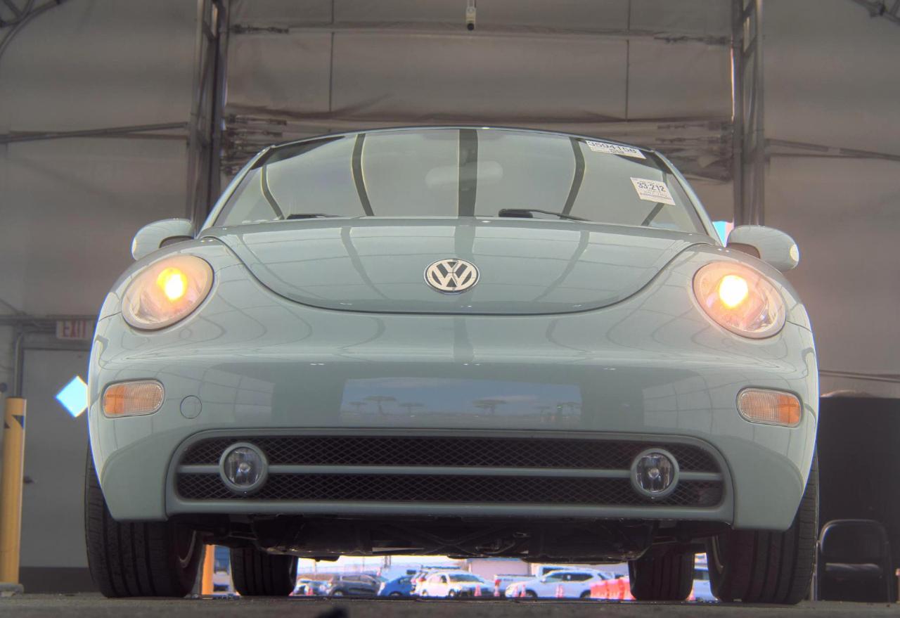 Volkswagen New Beetle  2004