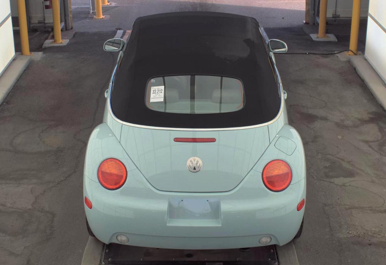 Volkswagen New Beetle  2004