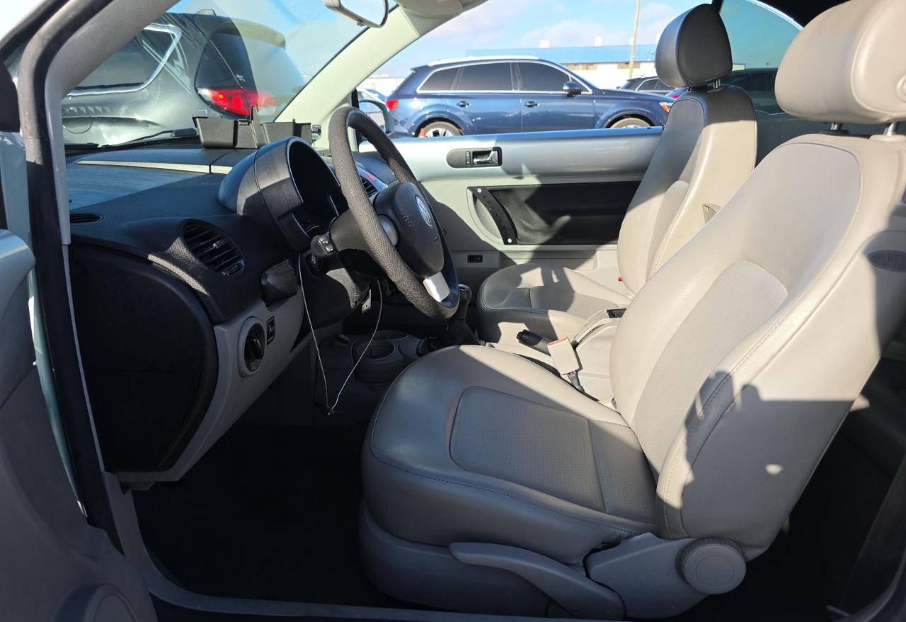 Volkswagen New Beetle  2004