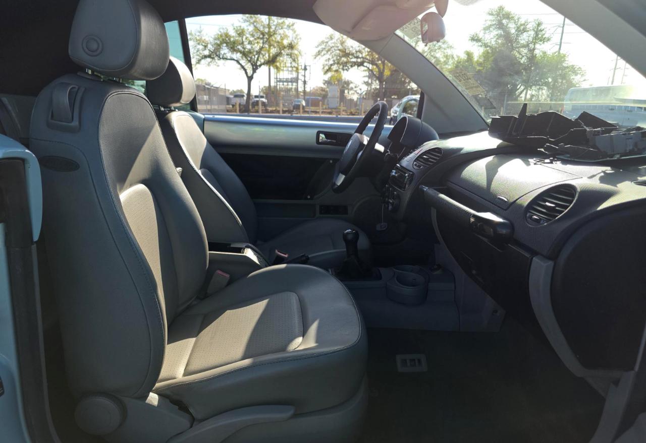 Volkswagen New Beetle  2004