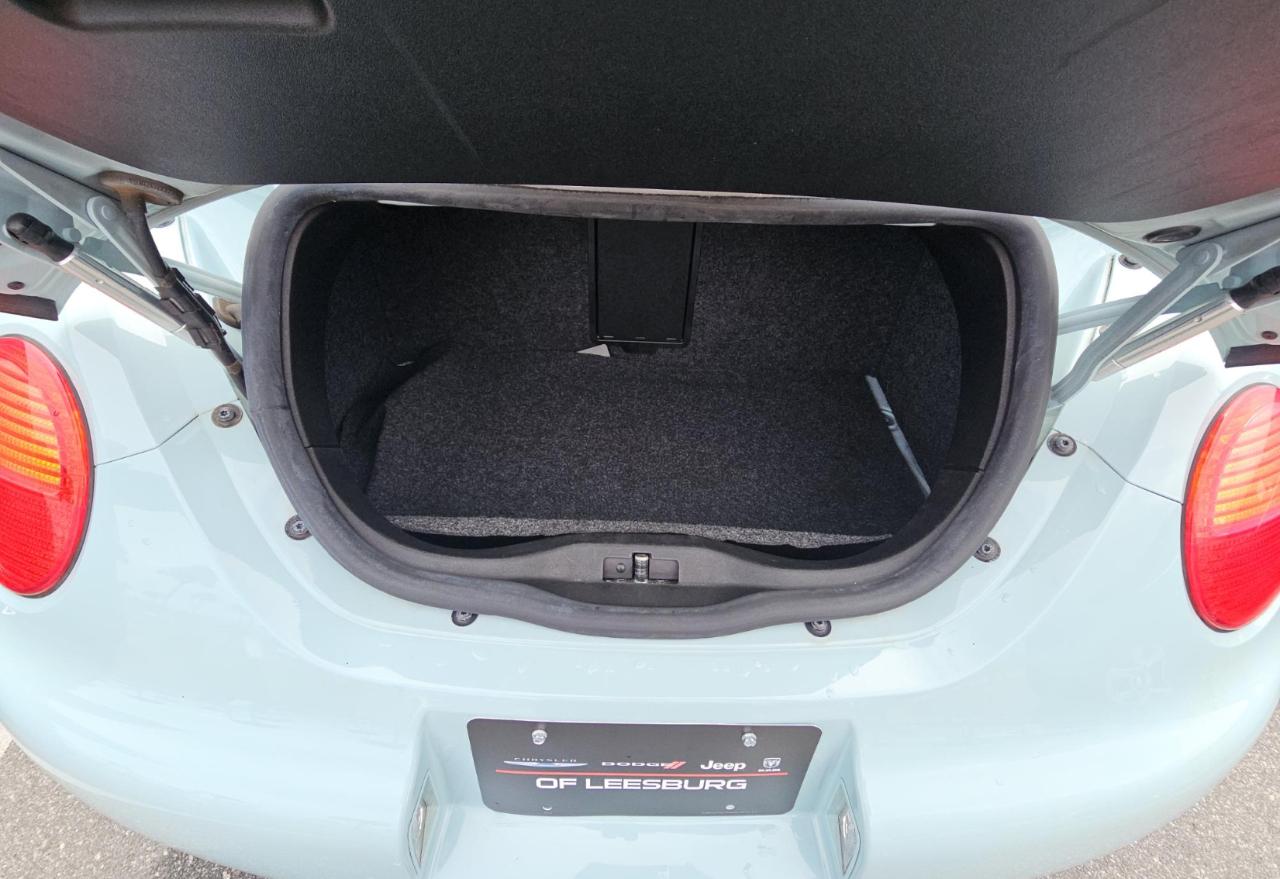 Volkswagen New Beetle  2004