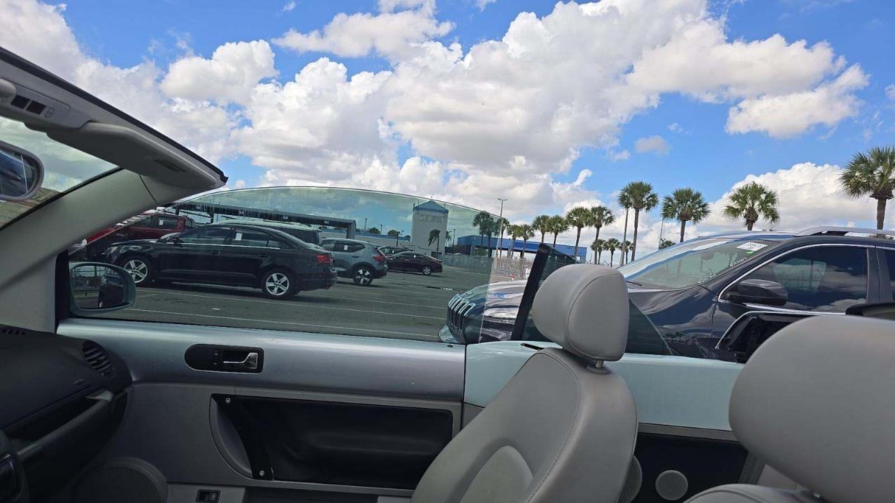 Volkswagen New Beetle  2004