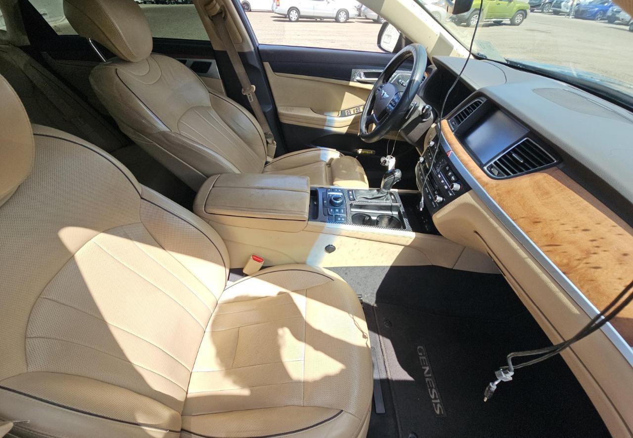 Hyundai Genesis  2015