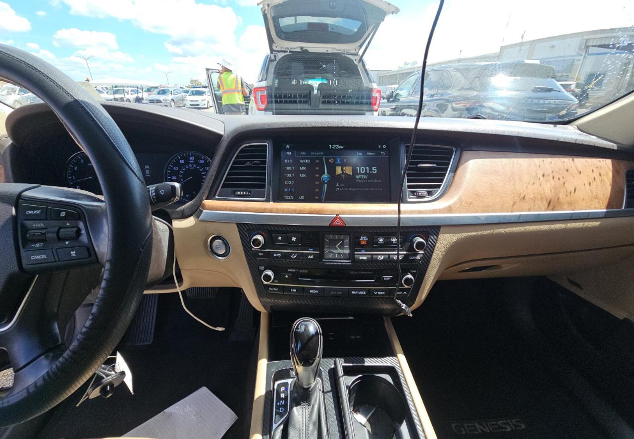 Hyundai Genesis  2015